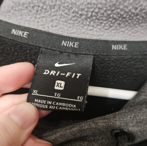 Nike Men's Black and Gray Pullover Hoodie! - Picture 2 of 7